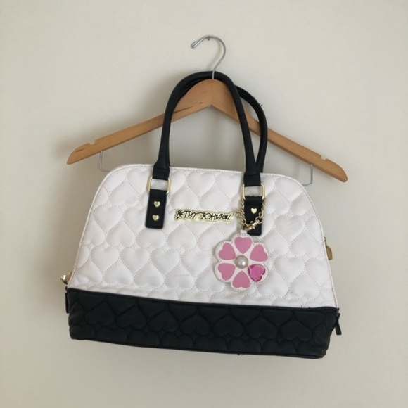 Betsey Johnson Handbags - 🔥5/$25 BETSEY JOHNSON Quilted Black and White